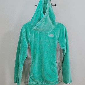 Big Kids North Face pullover.